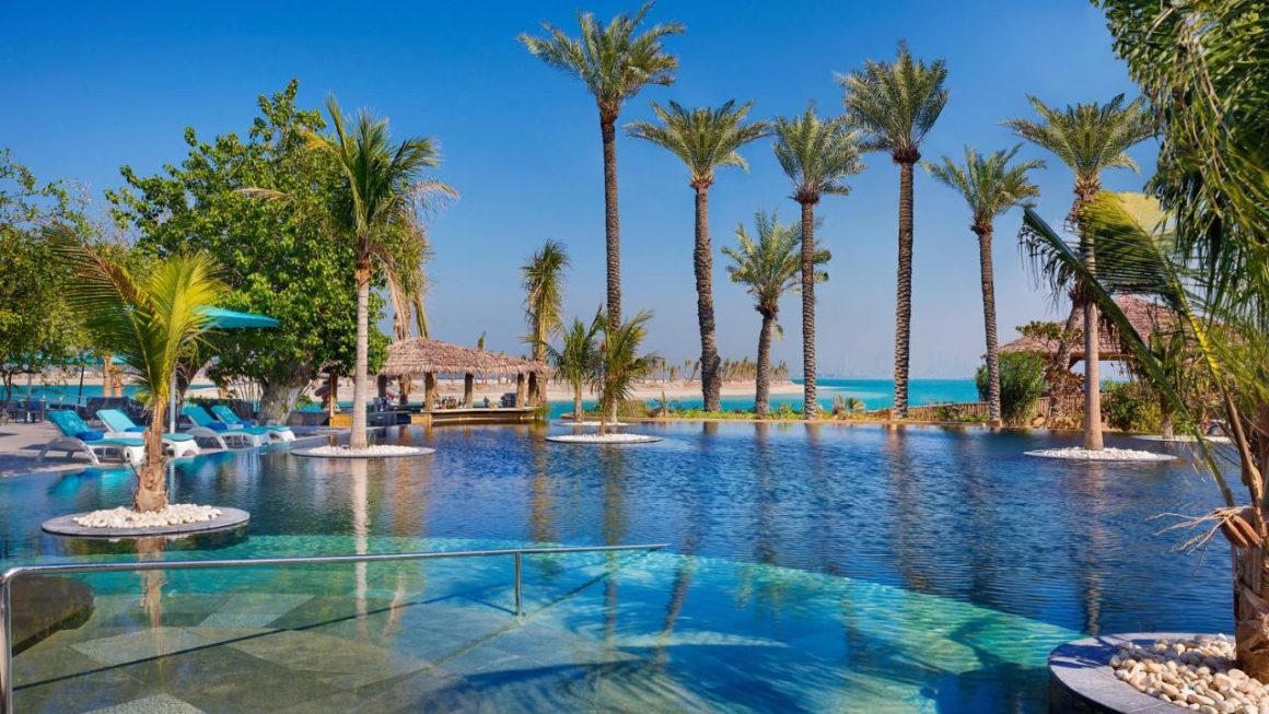 فندق انانتارا جزر العالم دبي
