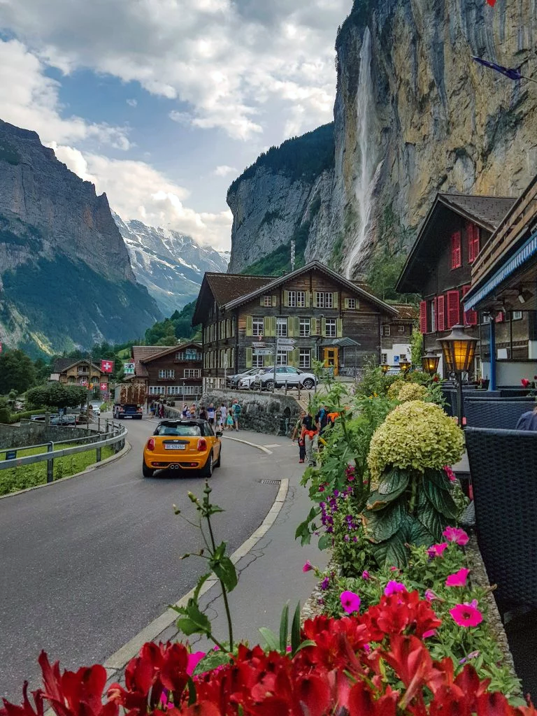 شلال وادي لوتربينن قرب انترلكن سويسرا
